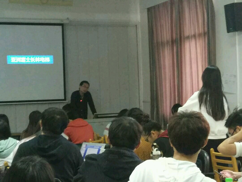 基準設(shè)計:從細節(jié)到全局的服務(wù)設(shè)計思維——湘潭大學工業(yè)設(shè)計講座6.jpg 基準設(shè)計:從細節(jié)到全局的服務(wù)設(shè)計思維——湘潭大學工業(yè)設(shè)計講座6.jpg